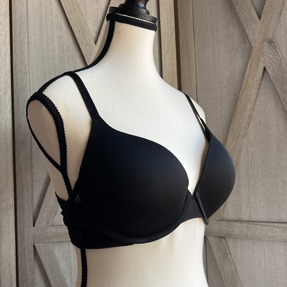 Victorias secret T-shirt push-up full coverage bra, lace design. Sz 34 D